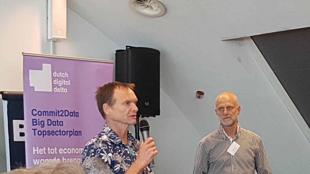 wesselkraaij's tweet image. Gaston Remmers en Henk Duinkerken over cooperative citizen science. #commit2data leren van elkaars ervaringen. hhdc.nl