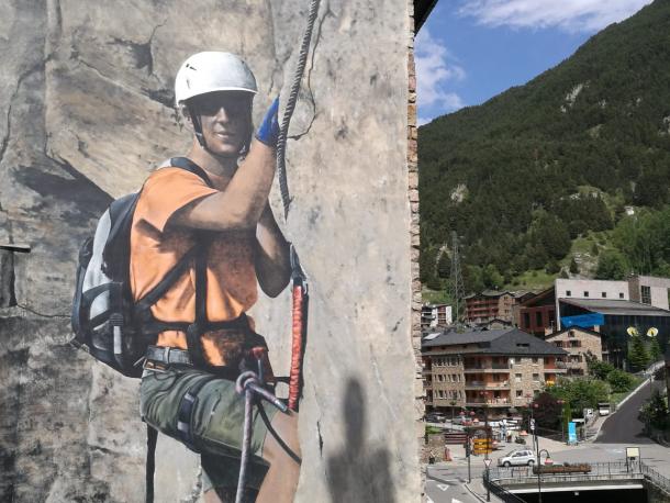 bondia's tweet photo. #SamBosque enllesteix l’#escalador del prat del Riu @canillo5 #Art #Murals #Andorra #Canillo https://t.co/cFGERmBqn2 https://t.co/mKJaGOyiA1