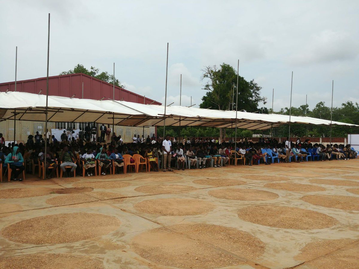 cinalawson's tweet photo. Ce matin, je prends part à l’inauguration du projet Environnement Numérique de Travail #ENT au Lycée d’Enseignement Technique et Professionnel d’#Adidogomé. #Togo #tegtech https://t.co/6ZYd4UieeM