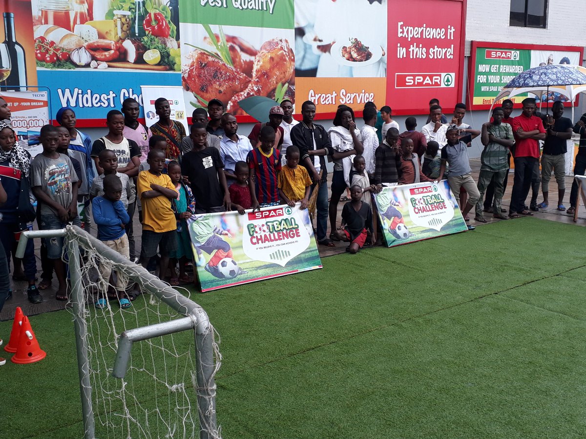 SPARNigeria's tweet photo. We had lots of people waiting in line for their turn despite the rainfall, while others were there to cheer their friends and family up for the Challenge🤗.
#IndividualKids #IndividualAdults  #SPARFootballChallenge https://t.co/QEPnbwlxov