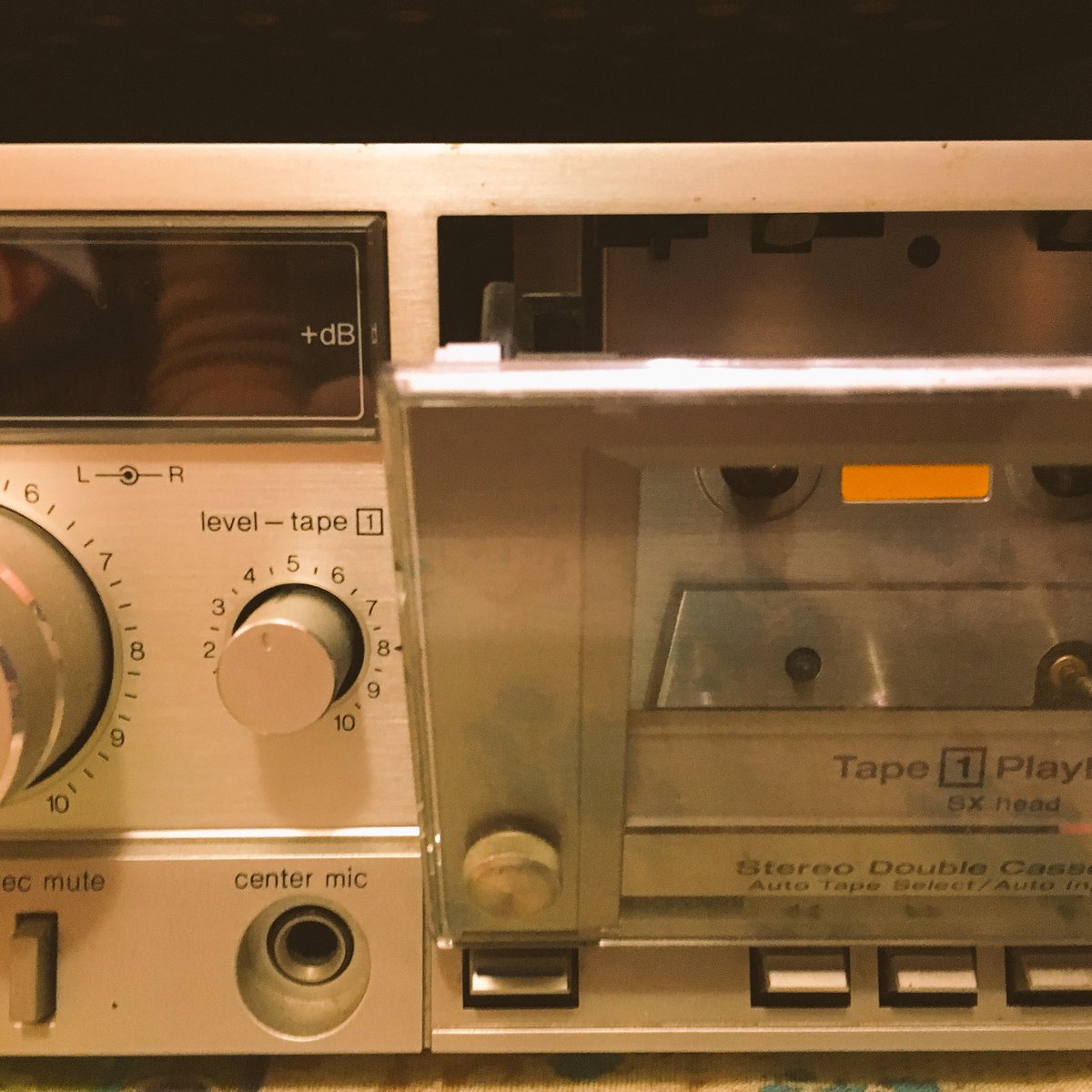 mskittysparks's tweet photo. pfftt to the #cake #bakeoff, iβm all about the #tapeoff !#casettetapememorylanes #doubleplayback #technics https://t.co/6X87cylOzO