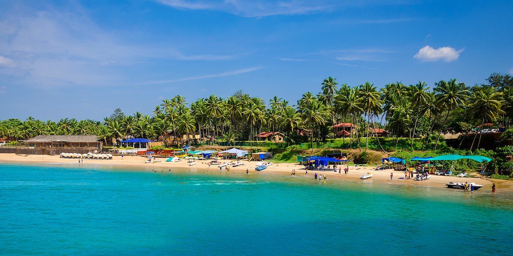 Blue skies and even bluer seas in Goa 😍