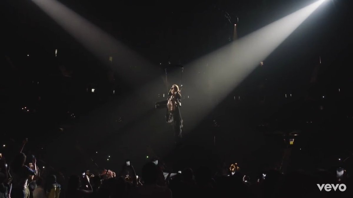VeroQItaly's tweet photo. This video makes me feel so emotional.
She really knows how to touch my heart ❤
#ShaniaTwain #ShaniaNOW
#SoldierVideo
https://t.co/sX1nzhBBbC https://t.co/YuEt08lc8d