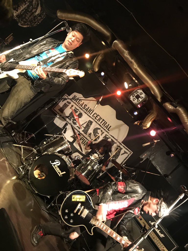 nobwow75's tweet photo. 100RIOT vol.31も無事終了しました！かかわってくれた方々お疲れ様でした！ありがとうございました！
まだまだやります！また宜しくお願いします♪( ´▽｀)
#100RIOTvol31
#kanta
#creampuff
#SIDEN
#trashy
#DIGGINGUP
#HIROBO
#REALk https://t.co/mLUz9zCBIl