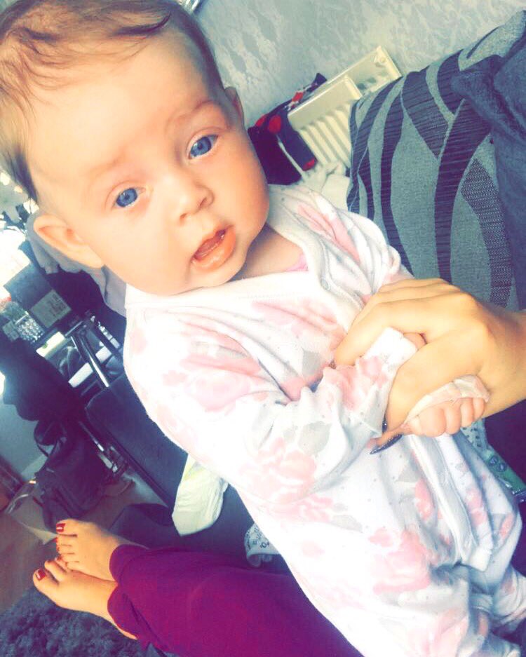 ChelBoot's tweet image. My blue eyed girl 🎀💗
