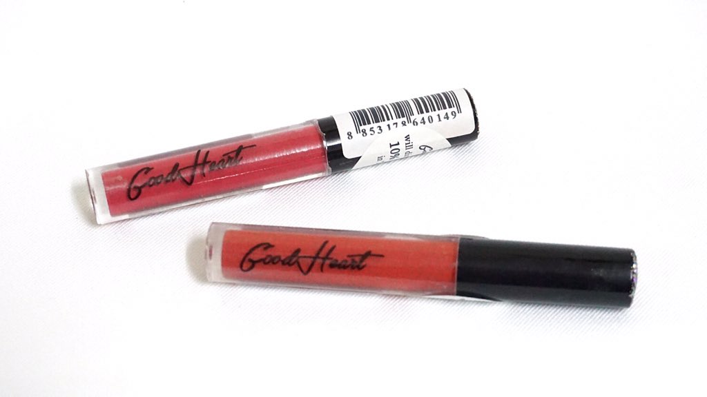 Vreeview's tweet photo. ลิปจิ้มจุ่มเราได้มาลอง 2 สี จะบอกว่าเป็นสีที่ทาง่าย ดูสดใสน่ารัก พอทาบนปากสีไม่สดอย่างในสวอชเลยค่ะ กำลังพอดี ลิปแห้งไว พอแห้งแล้วจะแมทแนบไปกับปากเลย ติดทนกว่าที่คิดมากๆ เนื้อเบา ไม่หนักป��กเลยค่ะ https://t.co/RzjTwuEZdf