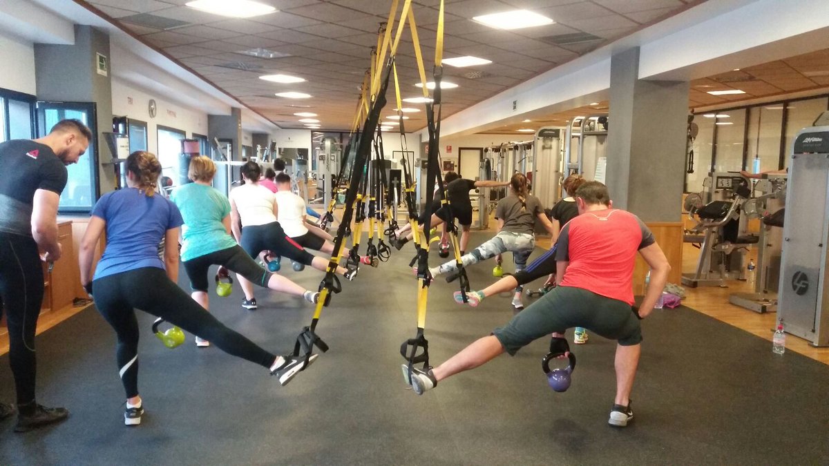 El entrenamiento de TRX es un entrenamiento en suspensión en el que se trabaja con el propio peso corporal. Cada uno podrá ajustar la intensidad dependiendo de su nivel! ¿Te animas?