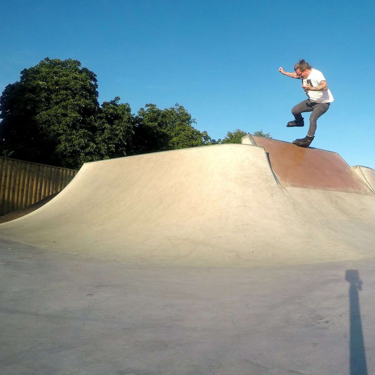 sean_theLAB's tweet photo. Rooksdown last night for a nibble.
Freestyle Fish stall on top of the bank.
#rolling #rollerblading #rollordie #bladeordie #bladergram #fruitboot #fruitbooter #skate #valo #valobrand #roces #ripValo https://t.co/NgLCghB2Ll