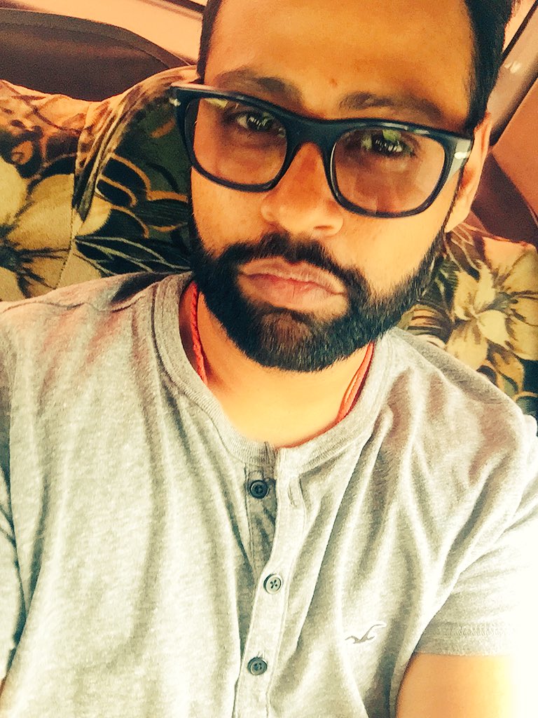 iAmVJAndy's tweet photo. Back in the Bay! Crazy AF Traffic, humidity At 100% so many people everywhere. There’s just no place like #Mumbai Now let’s get this party started. #coolcab #selfie #MondayMood https://t.co/9x5PbhaKES