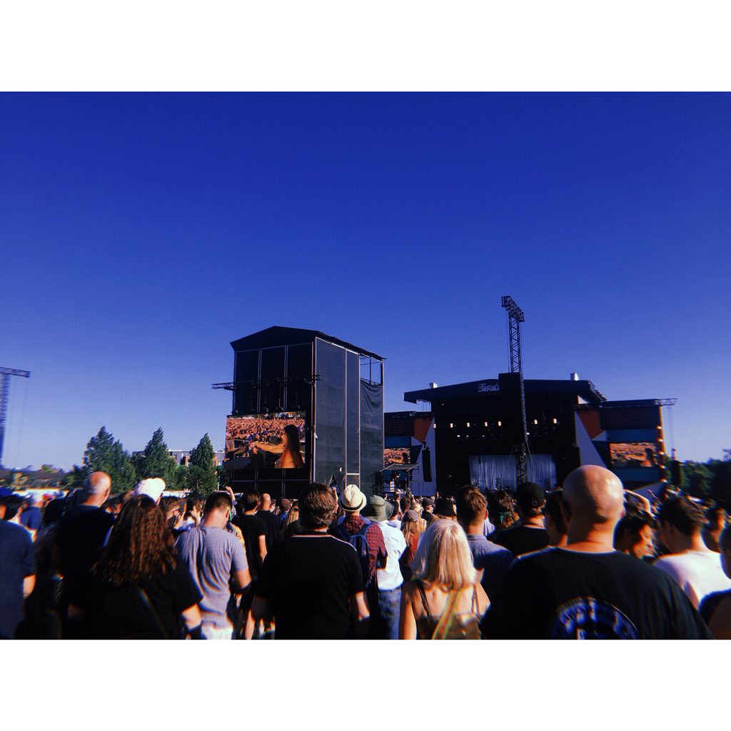 ☀️ 
<a href="/qotsa/">QOTSA</a> <a href="/hindsband/">hind𝓼 ☻</a> <a href="/IggyPop/">Iggy Pop</a> <a href="/The_Hives/">The hives Fans</a> in sunny Ldn.

#QOTSA #FinsburyPark