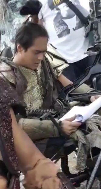 quenitoarchive's tweet photo. Sobrang seryoso! Mukhang may speech na naman si Lakas 💪🏻😂

#BAGANIBalikBayan https://t.co/gnqpHfCg3i