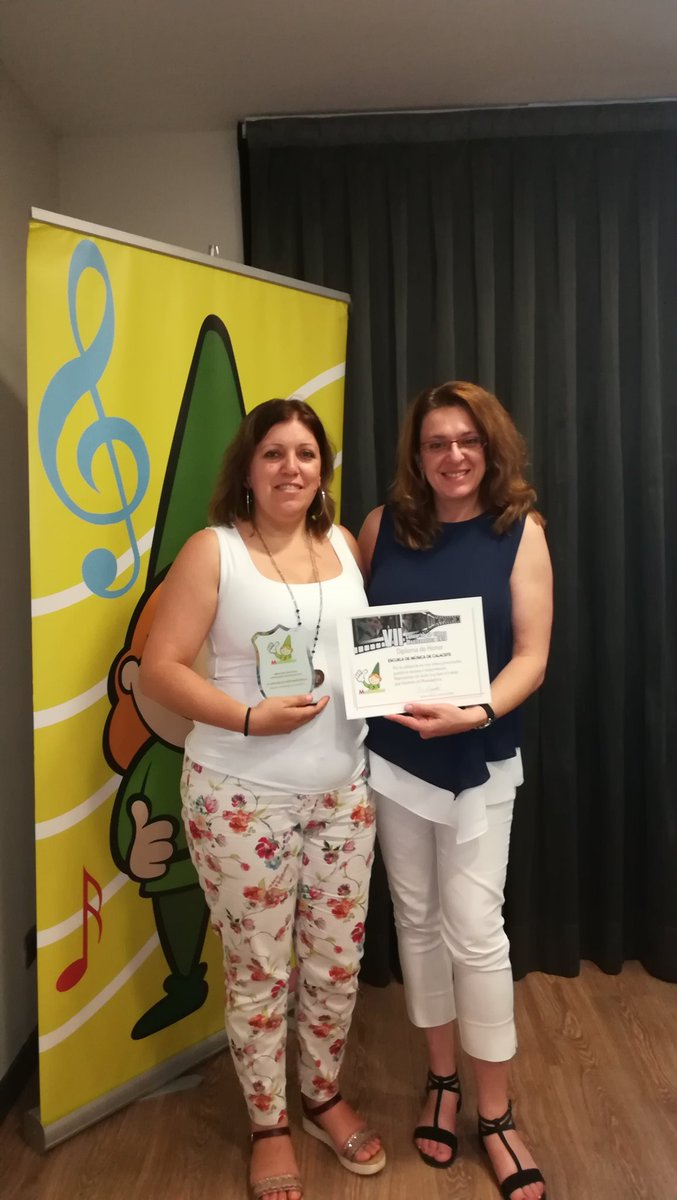 EMMCalaceite's tweet photo. Hoy hemos recibido de manos de Eva Alonso, creadora y fundadora del método y Escuelas Musicaeduca la Mención Especial del Jurado en el Concurso de videos Musicaeduca y la 2a posición en el Premio a la mejor Escuela  Musicaeduca 2018. #EMMCalaceite #YoSoyMusicaeduca https://t.co/TlSFq4xpxB