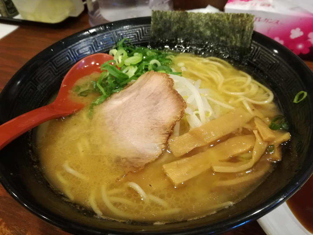 ランチタイムにお得なメニューがあるラーメン五歩 crosspearl.com/gobu