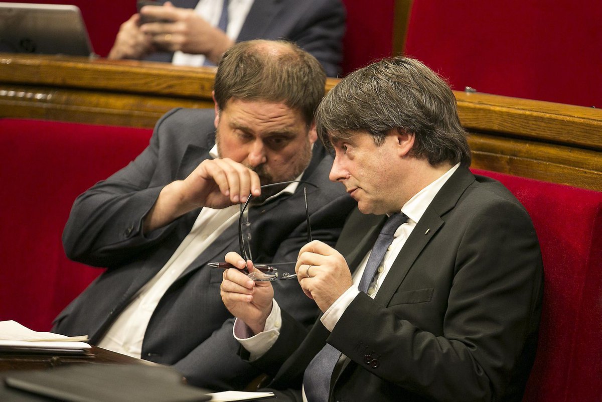 KRLS's tweet photo. Avui fa 8 mesos que l'establishment espanyol us va confinar entre 4 parets de venjança, repressió, impotència i odi. La vostra perseverança és un exemple per tothom, i és el fracàs del seu Estat. No defalliu, nosaltres no deixarem de lluitar ni un minut perquè sigueu lliures. https://t.co/umrQ17LFZa