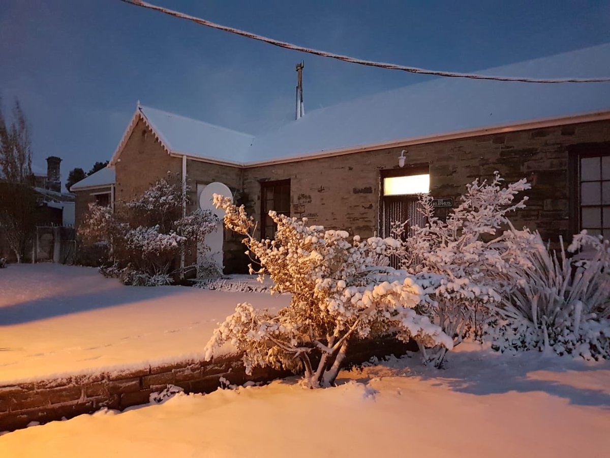 4KobusWiese's tweet photo. Dit is winter op Sutherland! https://t.co/R6B61SLTrY