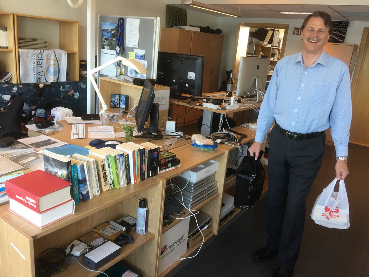 JPCrump's tweet image. #SummerReading ⁦@GRIDArendal⁩ Thanks Mona &amp;amp; ⁦@PeterHarrisGRID⁩ All languages welcome #buildyourownlibrary