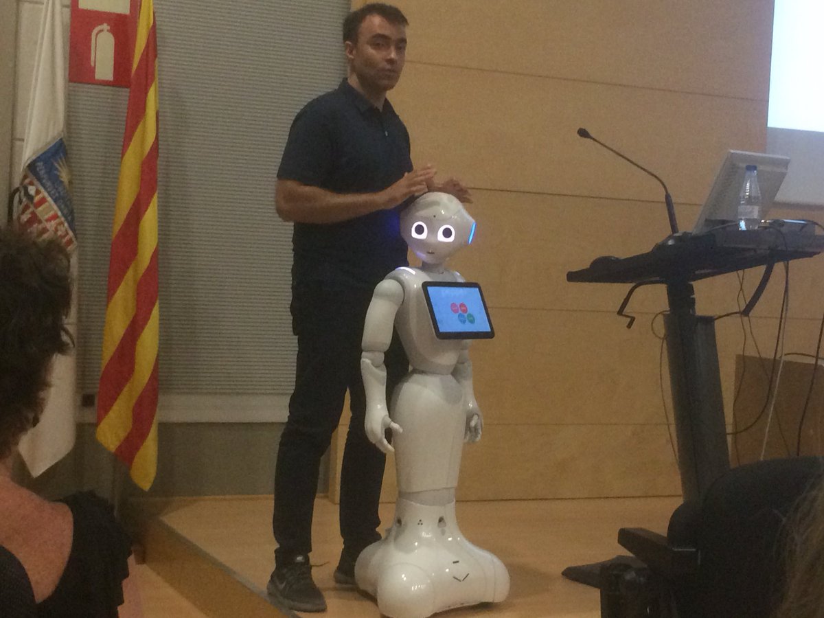 Rai Barba (@raibarba) on Twitter photo A la I #ClínicSummerSchool de <a href="/hospitalclinic/">Hospital Clínic</a> coneixent el robot Pepper. Estudiant en quins àmbits de l’assistència hi pot tenir un paper. A la I #ClínicSummerSchool de <a href="/hospitalclinic/">Hospital Clínic</a> coneixent el robot Pepper. Estudiant en quins àmbits de l’assistència hi pot tenir un paper.