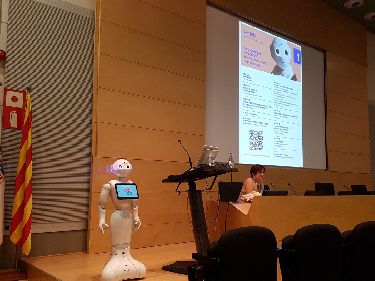 Comença la #ClínicSummerSchool amb la sessió "La tecnologia i les cures", centrada en tecnologia i innovació. #aulaCLÍNIC