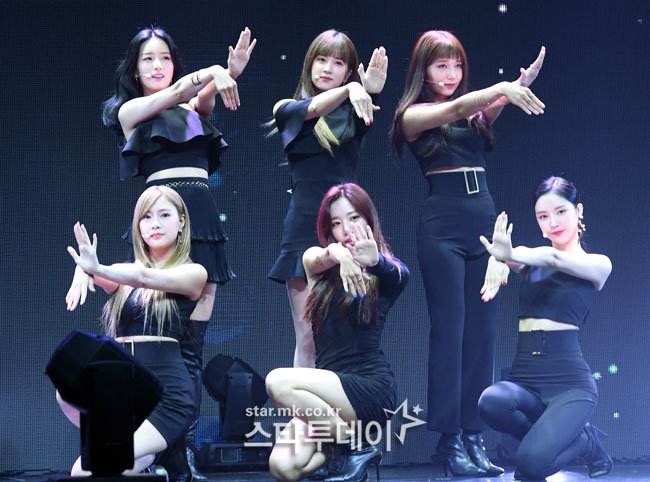 theseoulstory's tweet photo. 📸 Such gorgeous ladies! Here are some press photos of Apink at their 'ONE &amp; SIX' comeback showcase~! 💖 @Apink_2011 https://t.co/TMKK0n0tRs