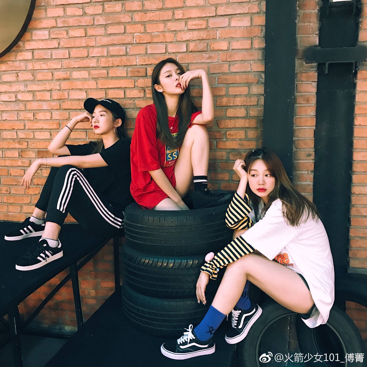 pd101china's tweet photo. 180702 火箭少女101-傅菁 Weibo Update

[TRANS]
who says girls only take selfies
thank you to the secret photographer🤓 the thing about taking selfies will be put on hold🤓

#Produce101 #创造101 #火箭少女101 #RocketGirls101 #傅菁 #FuJing #孟美岐 #MengMeiQi #XuMengJie #徐梦洁 https://t.co/7vUR3F2kWR