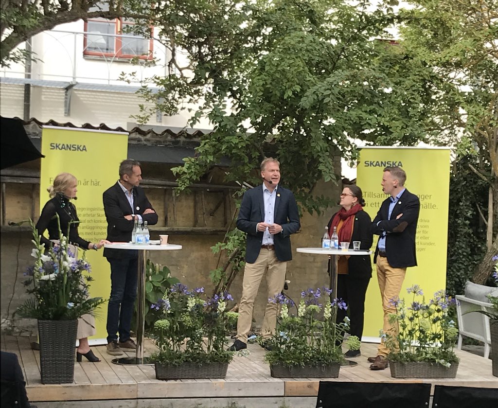SchelinEmilie's tweet photo. Följ upp och utvärdera miljökrav i upphandlingar och premiera duktiga aktörer med höga klimatambitioner i kommande upphandl säger VD Hagman på @SkanskaSverige #skanskaialmedalen #bopol https://t.co/01yDsIlyDF
