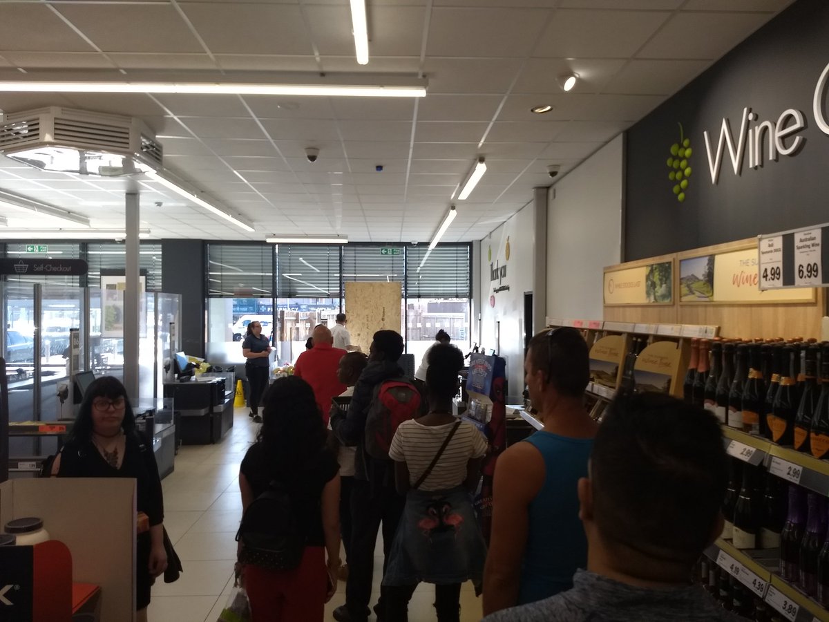planetprancer's tweet photo. The usual crazy long queues in @LidlUK in Enfield Wash ...this time made way worse with just 2 out of 6 self checkouts working (&amp; with no explanation). :( It's as if they don't know I gotta get out to train to dance across America! https://t.co/TsFdvU9HlP