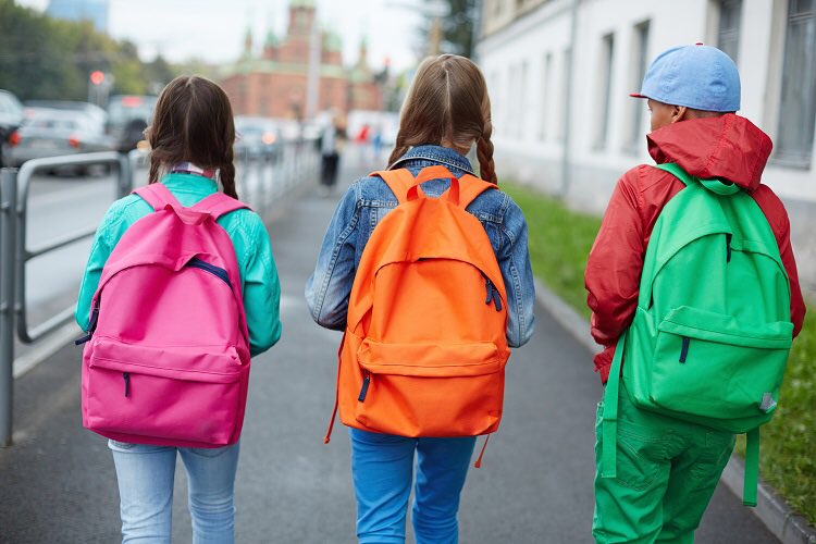 Hiiop100's tweet photo. Reppu joka selkään! Keräämme jälleen heinäkuussa koulureppuja vähävaraisten perheiden koulutien aloittajille👇🎈Tuo reppu 52 paikkakunnalla keräyspisteeseen 2.-31.7. ja auta auttamaan! https://t.co/mbgtGH5TDj

#reppujokaselkään #reppukeräys #hiiop #hope https://t.co/EmBNhRiiN4