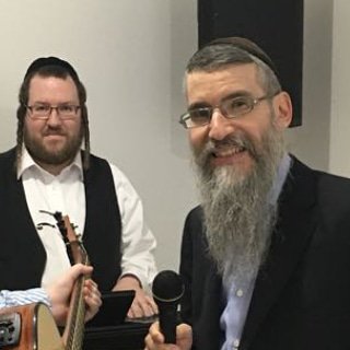 moshe_burger's tweet photo. Always a pleasure to play with the #king of #jewishmusic #avrahamfried https://t.co/0gzrivkpUo