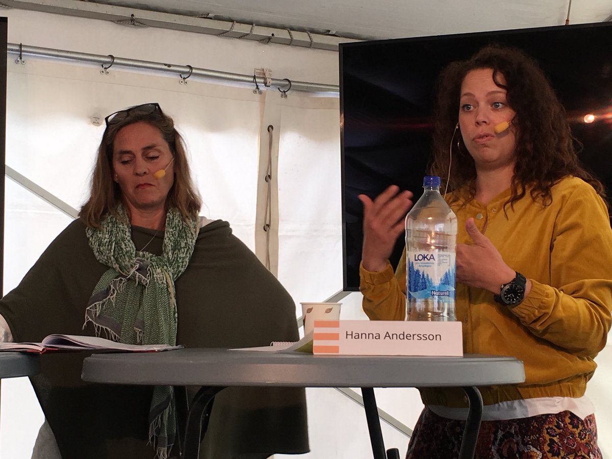 KvinnaKvinnaSWE's tweet photo. ”En fjärdedel av svenska journalister har självcensurerat i rädsla för hat och hot. Vi ksn motverka detta genom att ”hålla linjen” och inte backa från det journalistiska arbetet. Hanna Andersson från #Fojo i #ideellaträdgården https://t.co/YporKpoVqD