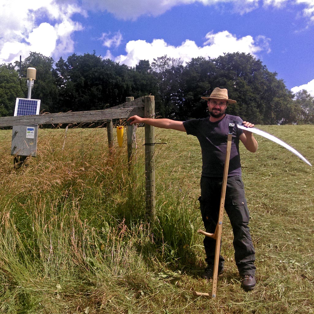 BExplo_de's tweet photo. Plot maintenance in the #AlbExploratory: Mowing the fenced areas around the climate station on the experimental plots by the local management team. (^ALB) https://t.co/oPV2DDc52r