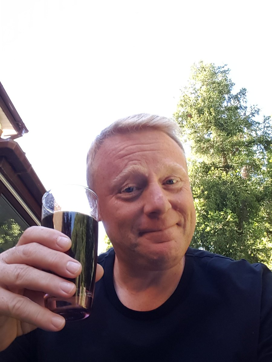 Flossy needs some help on upcoming landscaping projects in and around #Preston this summer.

If you're fit and looking for some #casual #work #outdoors in this glorious weather, get in touch today.

Please RT.