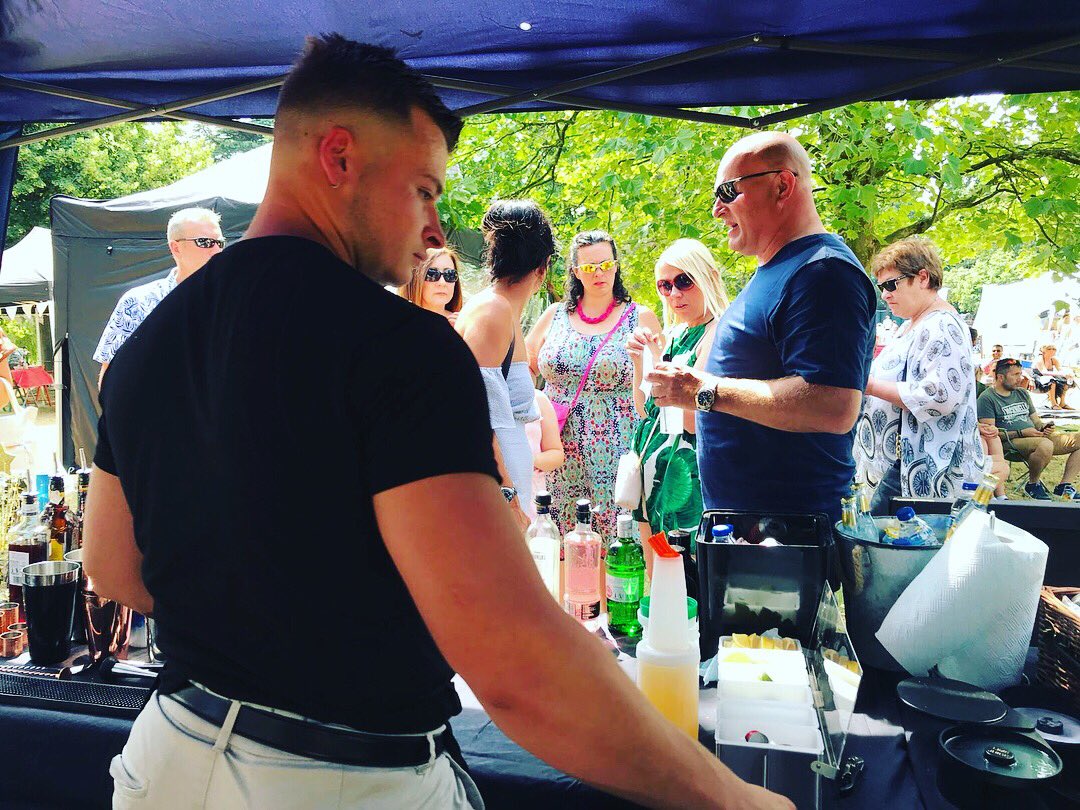 Mixing_Link's tweet photo. @gininthepark #maidenhead #berkshire #cocktails #events https://t.co/MnXuQMVDkn