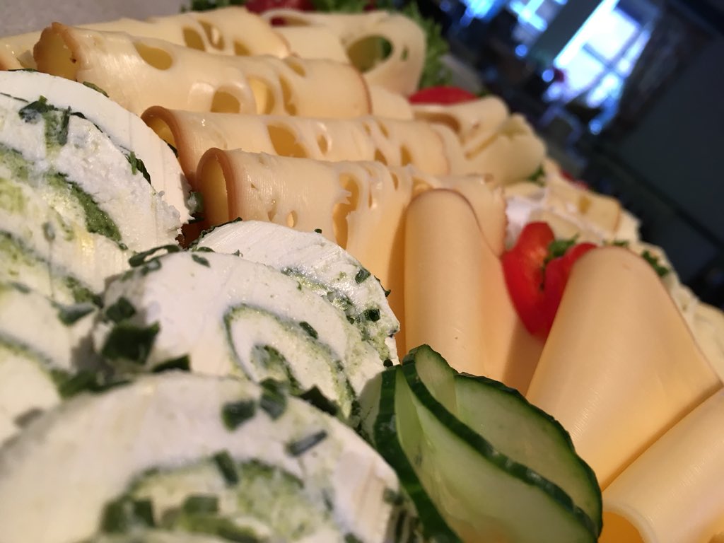 Stiftscafe_nl's tweet photo. #ontbijt #buffet #wietmarschen #duitsland #grafschaftlive #menkecafe #stiftscafe #menke https://t.co/U4uyVgURw2