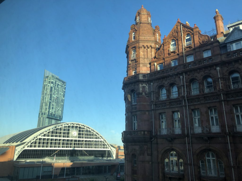 Early start in iconic Manchester for #JaduAcademy 😍