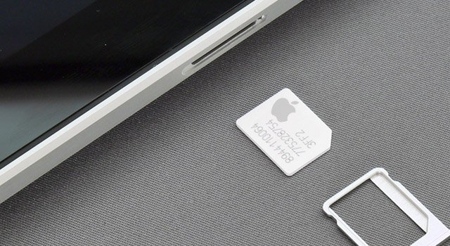 beartai's tweet photo. #iPhone รุ่นใหม่ที่จะวางจำหน่ายเฉพาะในประเทศจีน จะมีถาดใส่ซิมได้ 2 ซิม สำหรับ 2 รุ่นที่จะจำหน่ายในประเทศอื่นๆ จะใส่ได้เพียง 1 ซิม แต่จะเพิ่ม #AppleSIM (ซิมจำลอง เพื่อให้ผู้ใช้สามารถเปลี่ยนผู้ให้บริการเครือข่ายได้รวดเร็ว) มาแทนเพื่อให้สามารถรองรับได้ 2 ซิม เช่นกัน https://t.co/q3vVmJ4nt8