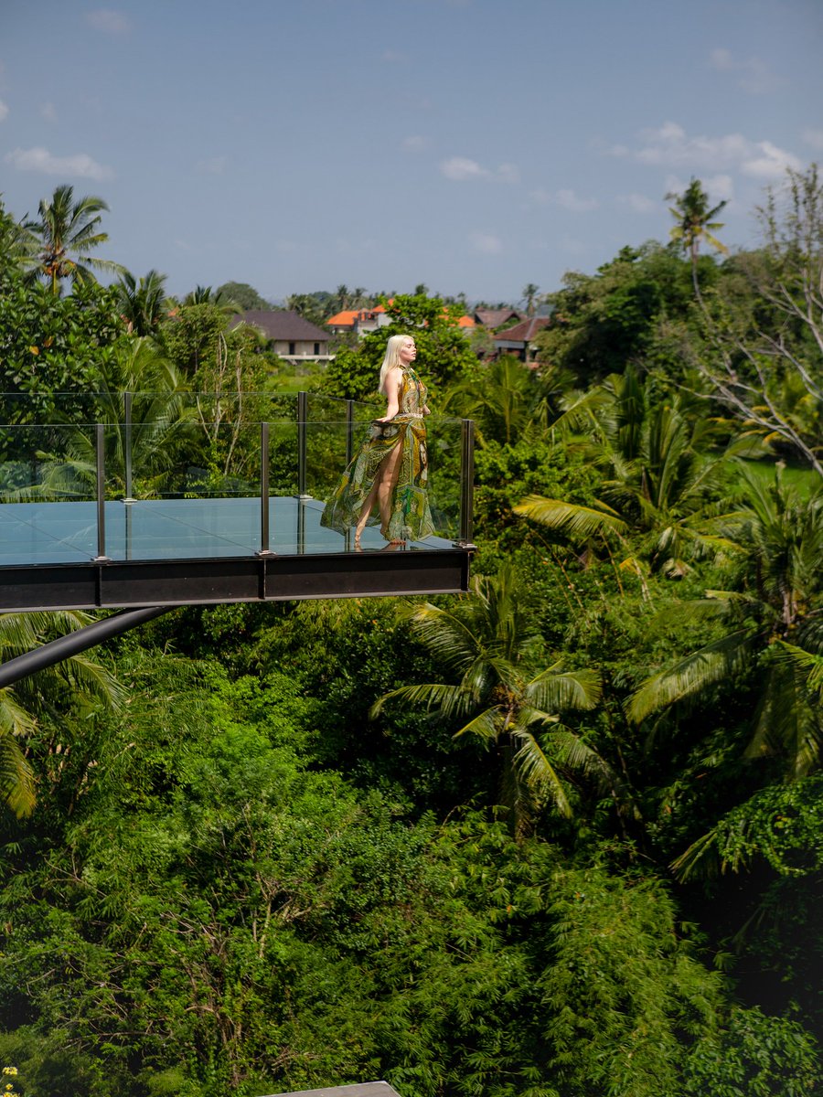 elementbaliubud's tweet photo. Would you like to try our iconic glass platform ?
Much thank to @thetravellingbeautyqueen & @photoleisurebali for shared amazing skywalk photo. #StayInYourElement
#elementbywestinbali #elementhotels #theplatform #glassplatform #rooftop #skywalk https://t.co/YUPl16A0YA
