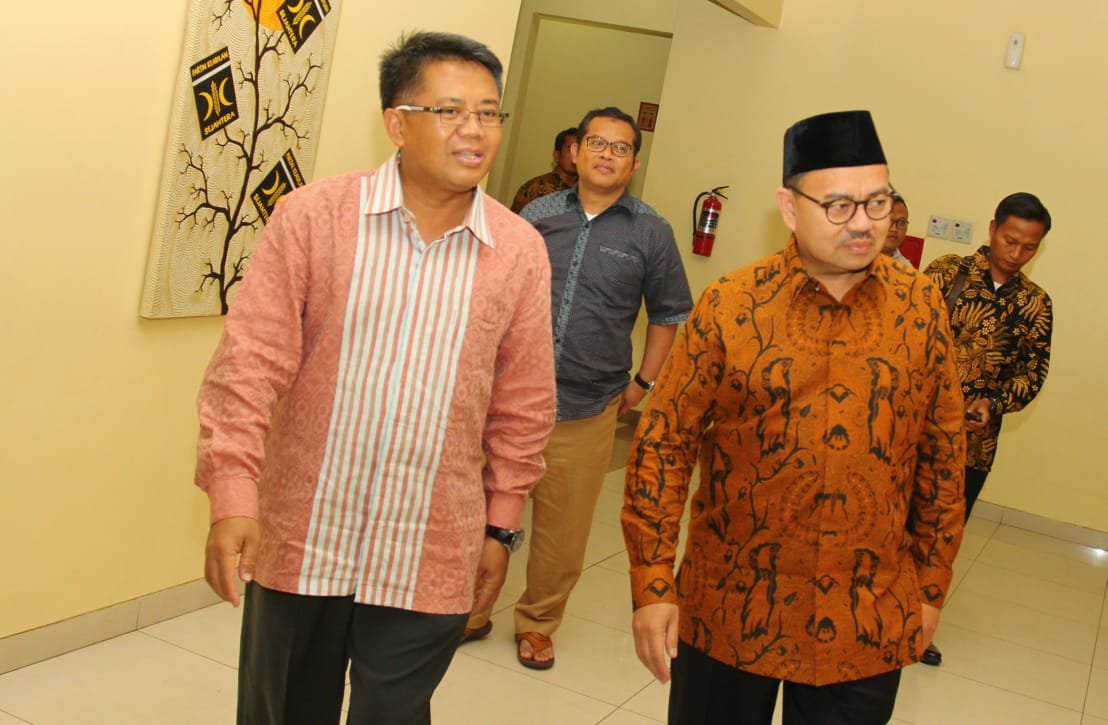 Calon Gubernur Jawa Tengah <a href="/sudirmansaid/">Sudirman Said</a> datang untuk bersilaturahim dengan Presiden PKS <a href="/msi_sohibuliman/">mohamad sohibul iman</a> di kantor DPP PKS. 

Kedatangan beliau untuk melaporkan perkembangan dan berbagai hal terkait Pilgub Jawa Tengah.