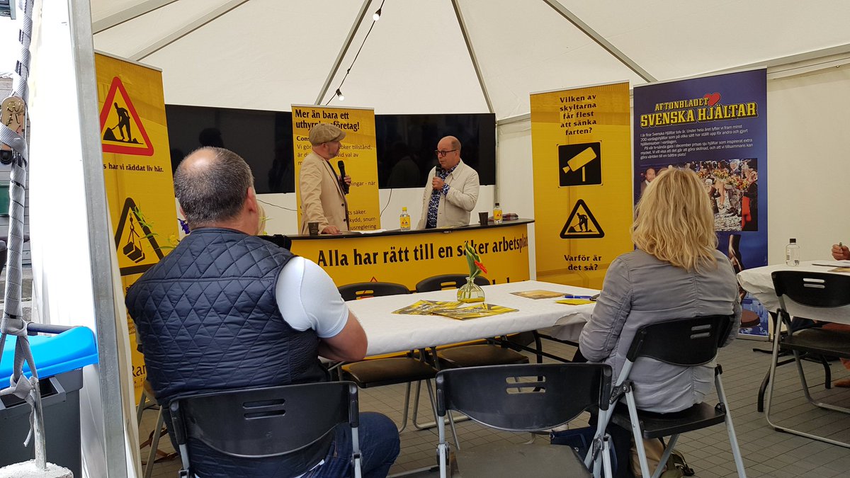 Fogdo's tweet image. Pär Johansson i ett mycket intressant samtal med Jan Scherman om demokrati i tältet hos #Ramudden #almedalen2018