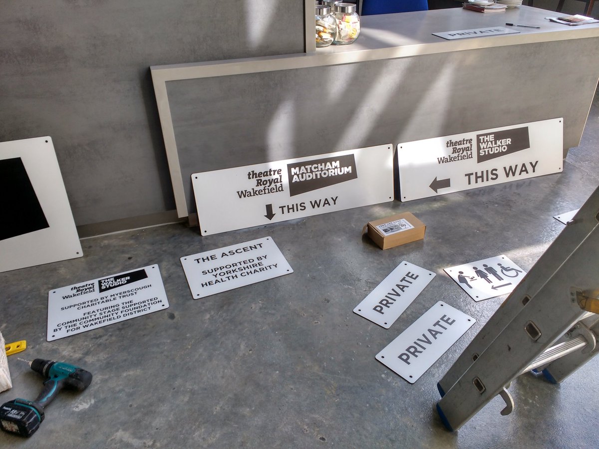 trwakefield's tweet photo. Signage day #thiswaythatway #tometoyou https://t.co/ctIAaMVqaY