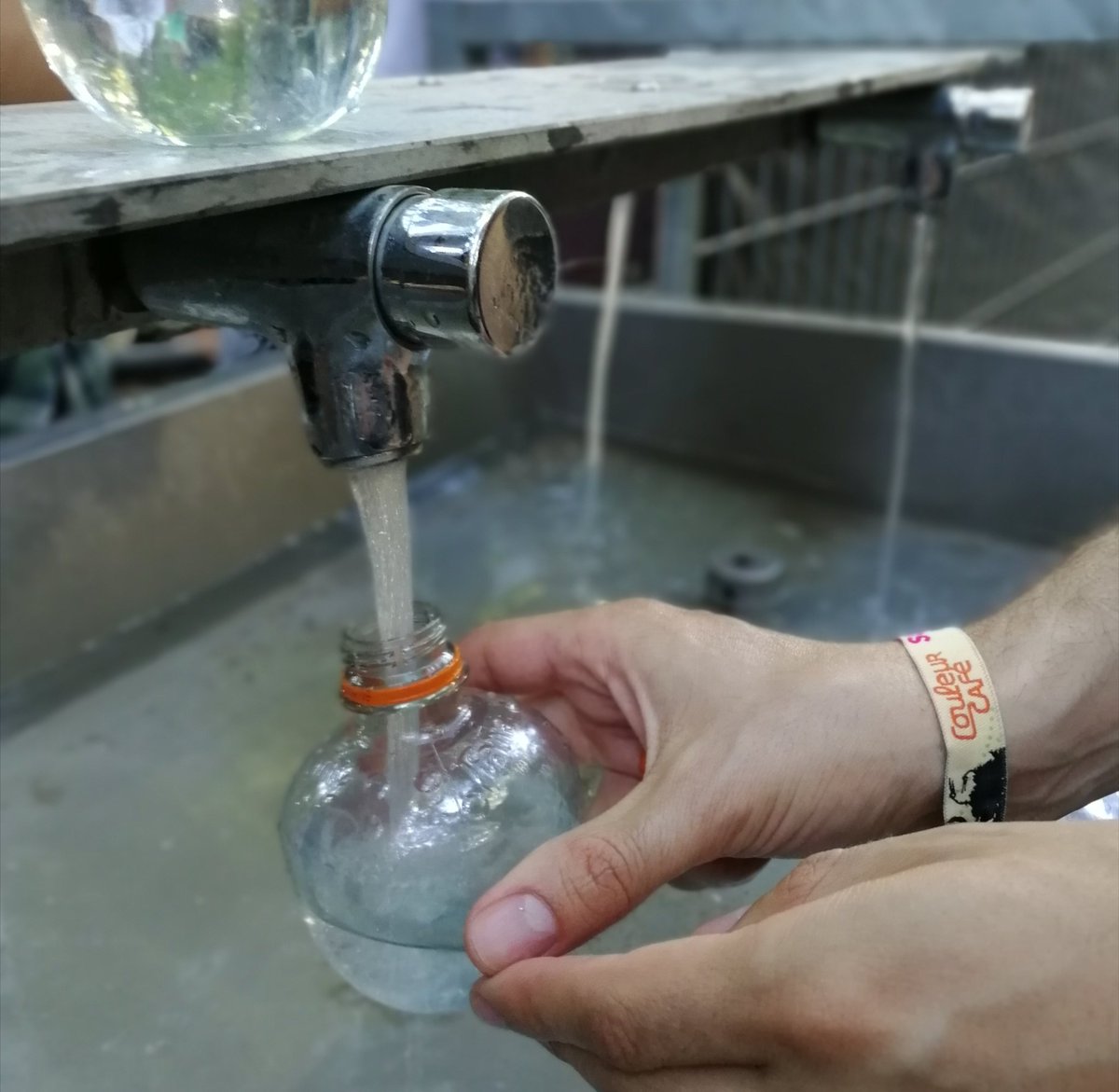janica_borg's tweet photo. Dancing away to @ziggymarley at @CouleurCafeFest on Sunday and enjoying these free water taps for refilling your water bottle! Great initiative, let's make this a trend for all festivals! #byebyesingleuse #PassOnPlastic #BeatPlasticPollution #PlasticFreeJuly https://t.co/GlSyWHvzM9