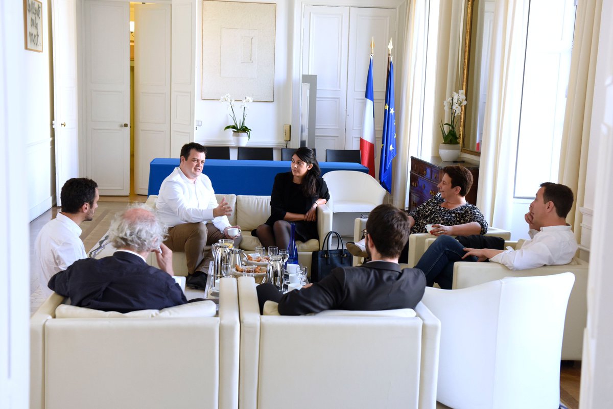 VidalFrederique's tweet photo. Au menu du #caféinnov ce matin avec les startups #DIBOTICS @DAMAE_Medical @greenerwave : véhicules autonomes, sonde capable de détecter des cancers cutanés, miroirs intelligents.
Nous accompagnons nos startups #deeptech pour trouver leur marché et se développer à l'international https://t.co/Ig0Fg81BTD