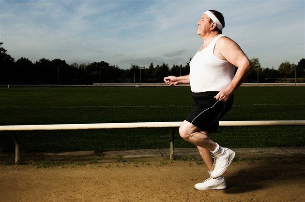 FIMMGVeneto's tweet photo. Conosciamo i reali benefici che può apportare al nostro fisico praticare sport? 

Nel praticare attività fisica bastano 6 anni di esercizio regolare per far calare in modo significativo il rischio di sviluppare insufficienza cardiaca. 
#FIMMGVeneto 
Fonte: https://t.co/jRObTFtHLj https://t.co/2DGS0z4PsT