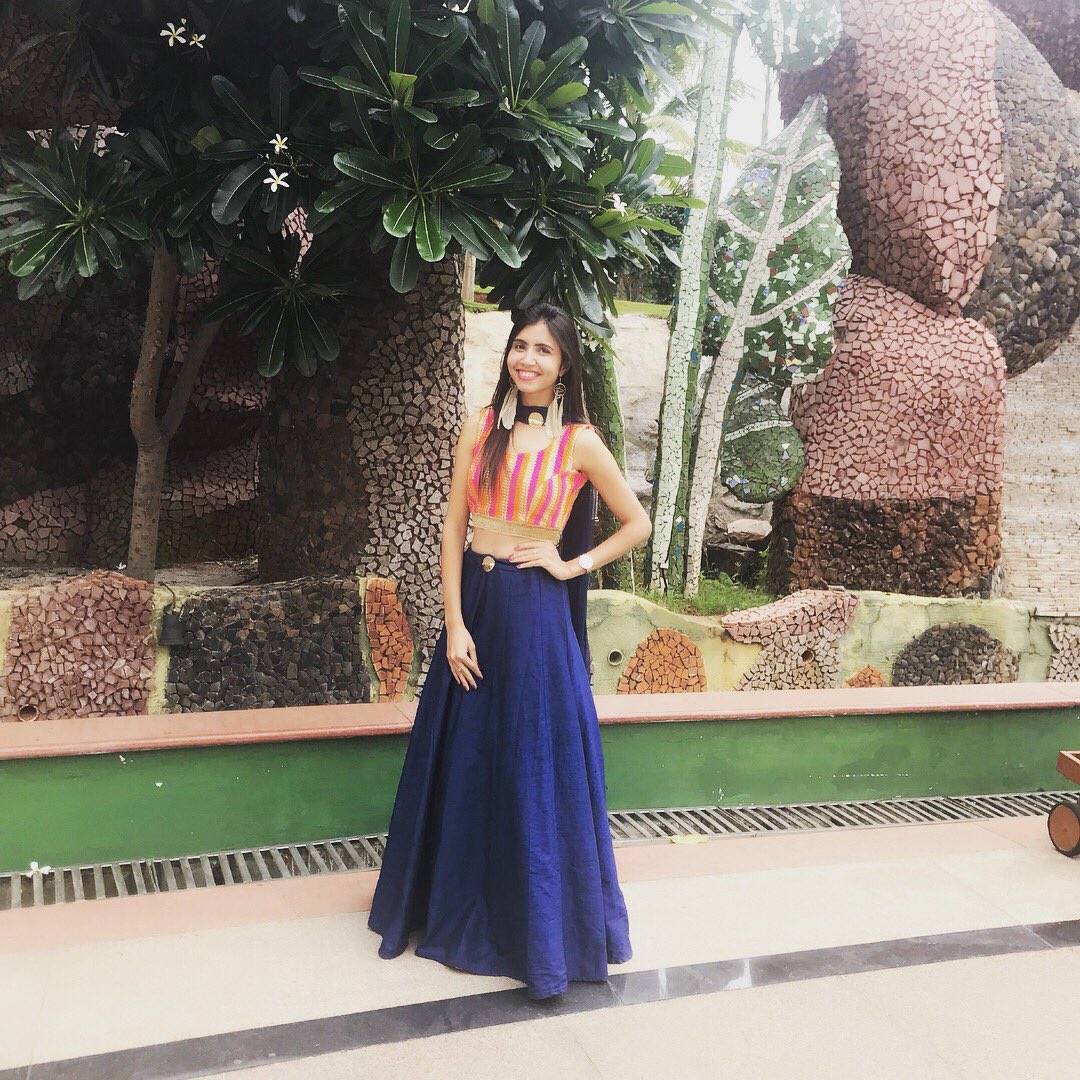 MCPriyankaGhai's tweet photo. Baraat at the most beautiful property.. function 4! Loving every bit of #thebigfatwedding 

#weddingMC #bangaloreMC #Mysorediaries #loveforweddings #blessed 😇 https://t.co/JcnDaunYyO