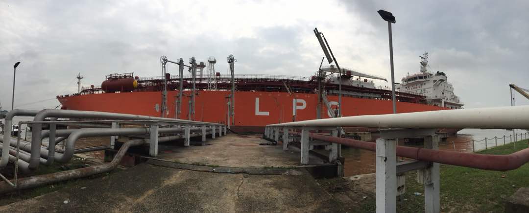 iamsaharagroup's tweet photo. Historic moment for Nigeria following the successful delivery of 7,000 metric tons of the commodity by MT Sahara Gas, one of the 2 newly built vessels acquired by West African Gas Limited (WAGL). @NNPCgroup https://t.co/tC3z4cQeNL