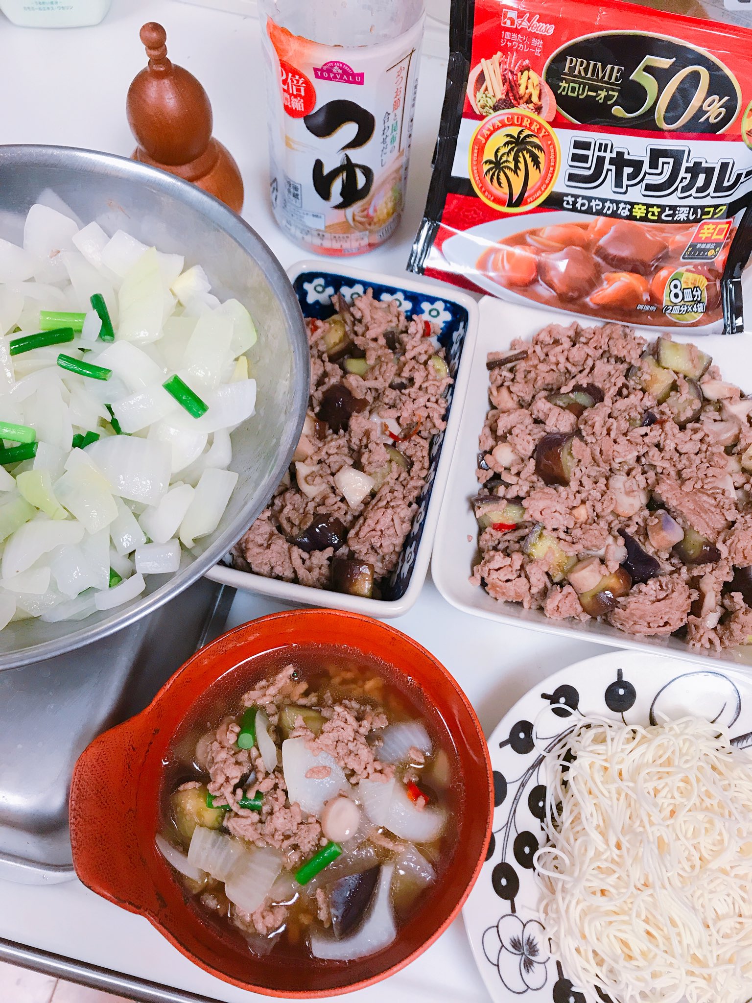 羽海野 11 29ダイアリー発売 ひき肉 茄子 しいたけ 玉ねぎ ニンニクの芽 をまとめて炒めました これがあれば 麺つゆでつけ麺のタレ カレールーを入れてカレー すき焼きのタレで温めてご飯に乗せる もちろんサッポロ一番に入れてもサラダや