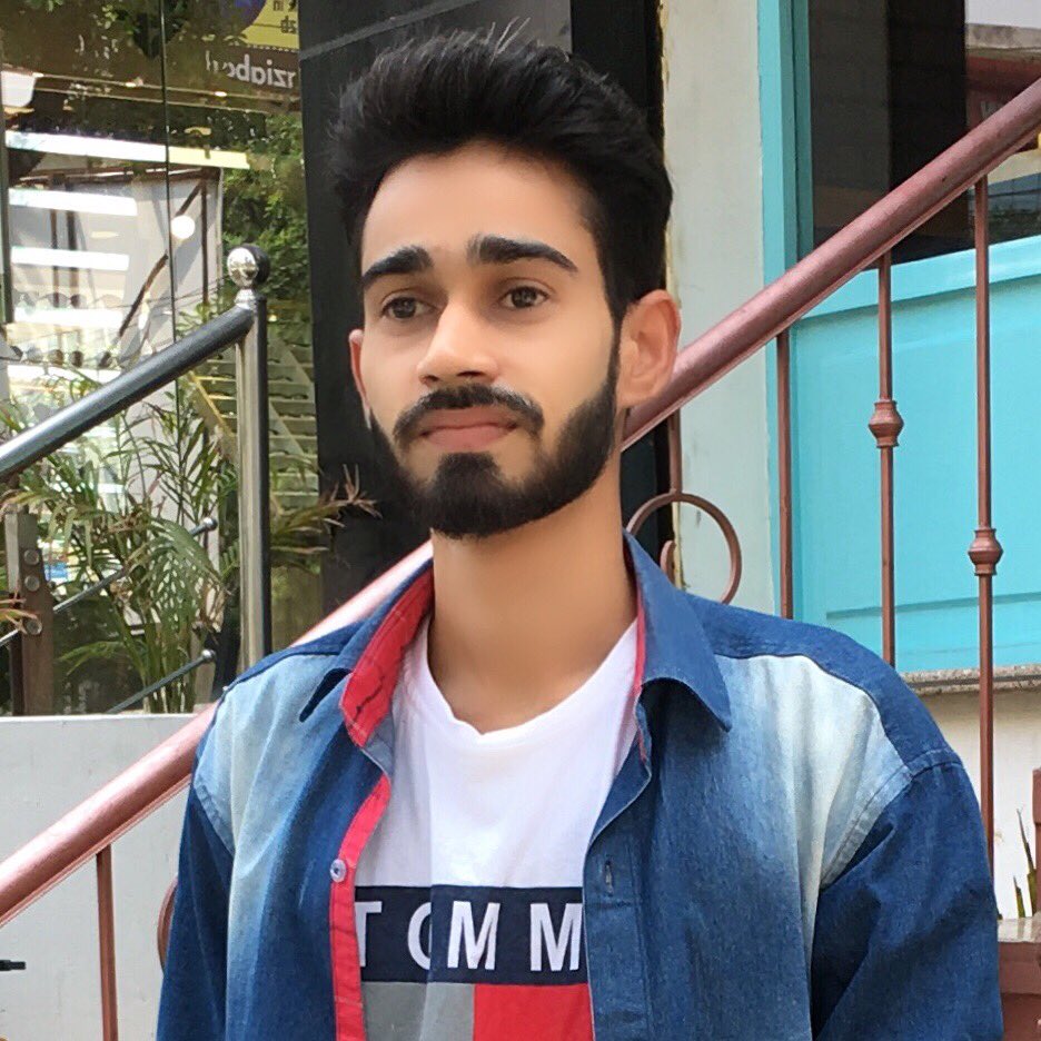 singhofficial_'s tweet photo. To me clothing is a form of #self_expression there are hints about who you are in what you wear. #Mensfashion #StreetStyle #tommyhilfiger #MyDenimStory https://t.co/kKBgBpoeHX