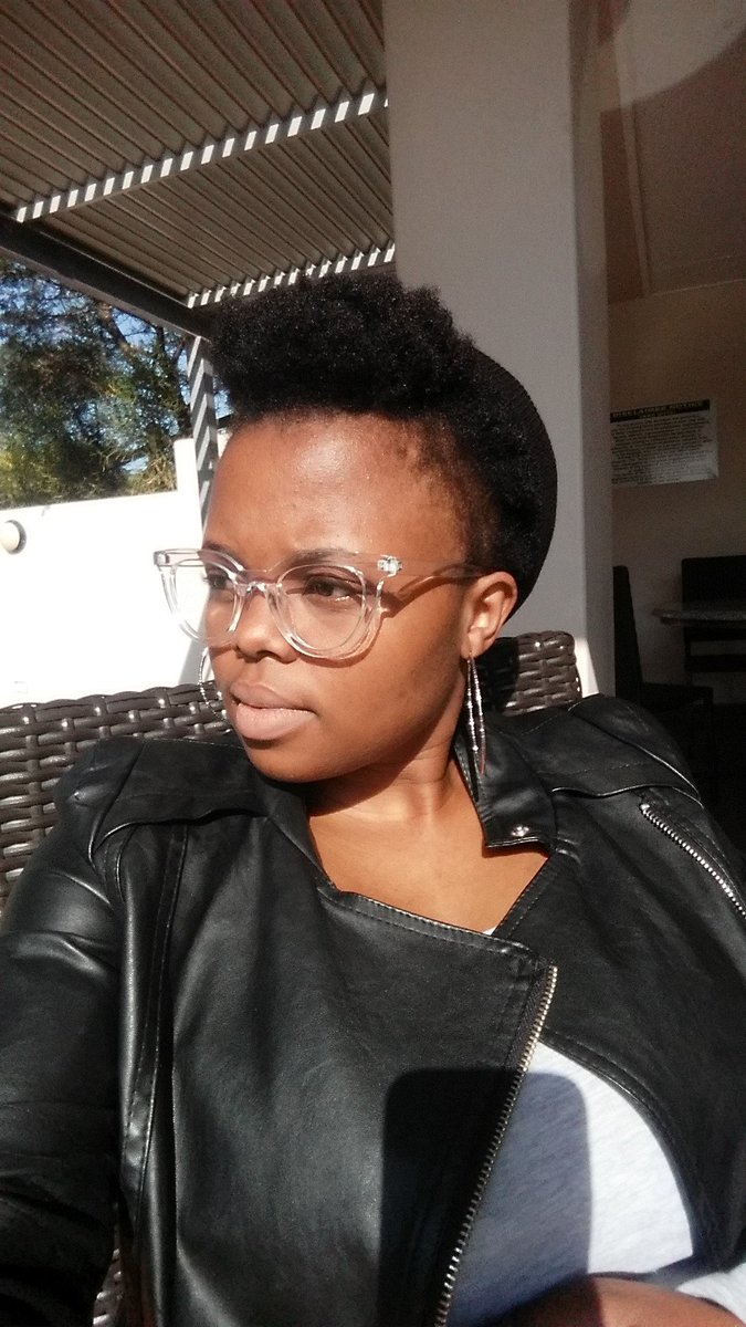 mohshort's tweet photo. #classymom #makanalo ๐ https://t.co/XBX7ckQGAV