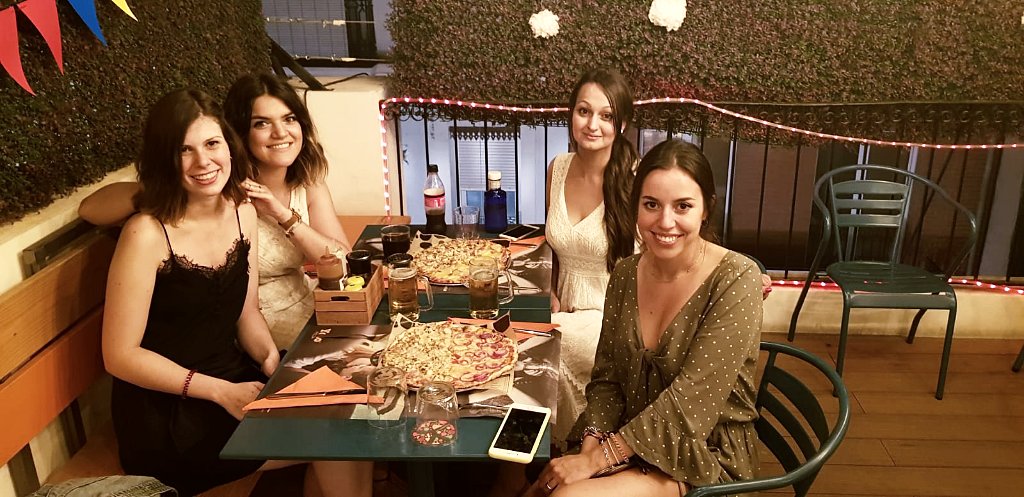 YoloPizzeria's tweet photo. Os dejamos algunas imágenes del fin de semana en nuestros restaurantes 😀🔝
#clientes #yolopizza #valencia #alicante #pizzería #restuarante https://t.co/eZTSL7ot5y