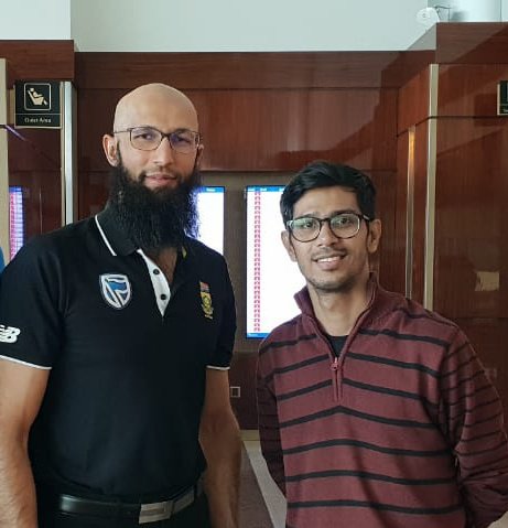 SFN723's tweet photo. Look who I ran into while in transit in Dubai. Hashim Amla, a modern day great! #TopBat
*Proper Fan Moment This*
Good luck for the series @amlahash https://t.co/oRB3utRlFy
