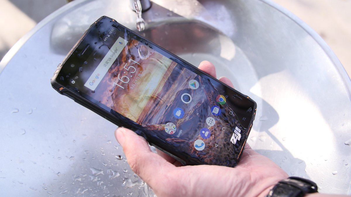 homtom2015's tweet photo. Brand new product - HOMTOM ZOJI Z9 will be launched soon!❤️
Do you expect?📱🏆
More details👉https://t.co/04g2RVDRuf
#HOMTOM #ZOJI #Z9 #IP68 #waterproof #dropresistance #dustproof #smartphone #outdoor #Rugged https://t.co/GKE4WQiNSf